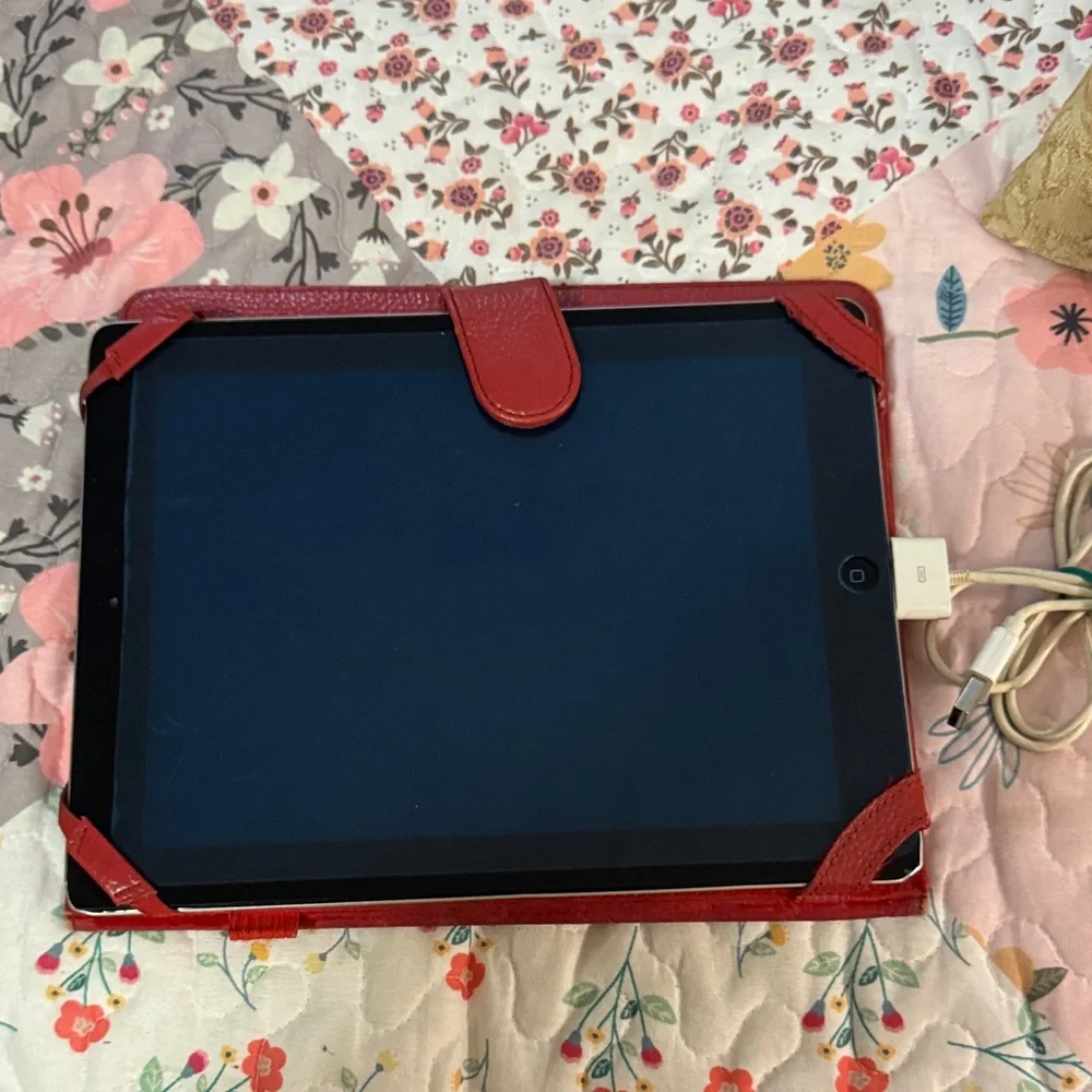 IPAD 2 WIFI with Red Case